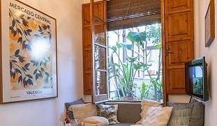 Gemütliche Sitzecke mit Fensterläden im  mediterranem Charme - romantisches Ferienhaus in Spanien von WUNDERORTE