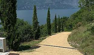 familienhaus-gardasee-buchen-infinitypool-wunderorte
