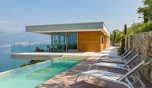Moderne Designvilla mit Infinitypool, Sonnenliegen, traumhafter Blickauf den Gardasee - ein exklusiver Ort der Ruhe und Regeneration bei WUNDERORTE