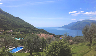 Panoramablick Ferienhaus mit Pool und großem Grundstück am Gardasee in Malcesine für bis zu 16 Personen