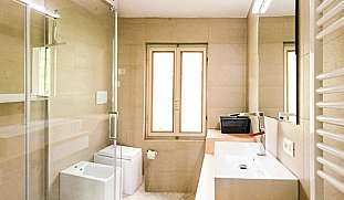 modernes Bad Ferienwohnung  für 4 Personen am Gardasee für sportlich aktive Erholung