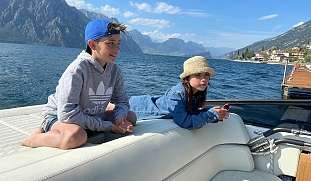 Gardasee-Motorboot-Familienurlaub-wunderorte-buchen