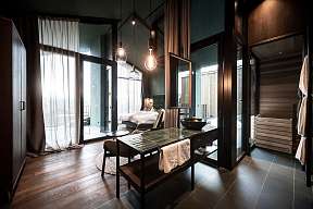 Exklusive Design-Suite mit großzügigem Fensterfronten, privater Sauna und Blick auf die Südtiroler Berge – Rückzugsort für Ruhe und Wellness bei WUNDERORTE