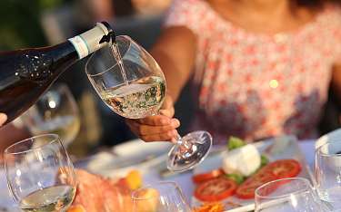 Aperitif in der Abendsonne – Genussmomente auf der Terrasse | WUNDERORTE