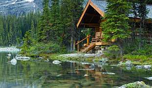 Blockhütte am See inmitten wilder Natur - idyllisches Refugium bei Wunderorte
