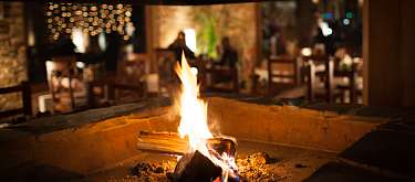Gemütlicher Kamin im Naturresort, Wärme und Auszeit I WUNDERORTE
